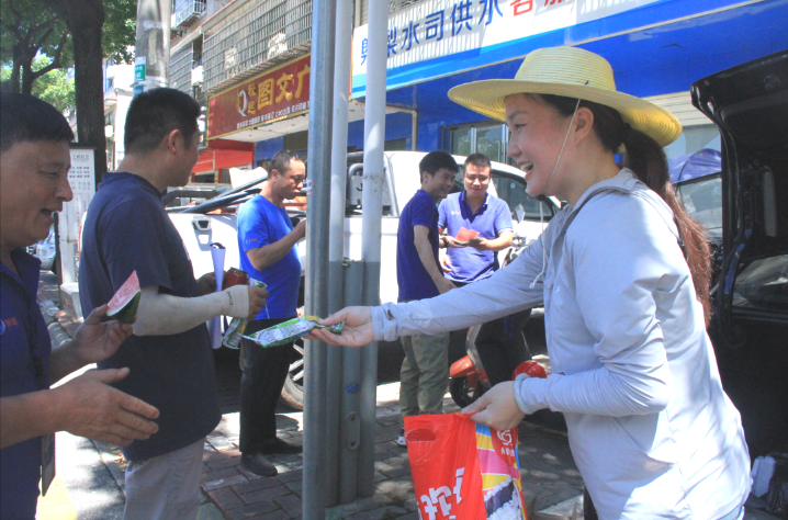 酷暑送清涼，關懷沁人心